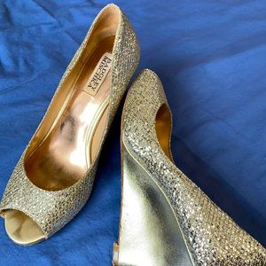 Badgley Mischka Gold & Platinum Peep Toe Wedge